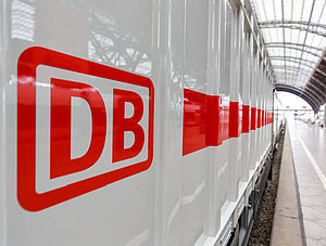 Deutsche Bahn Logo am ICE