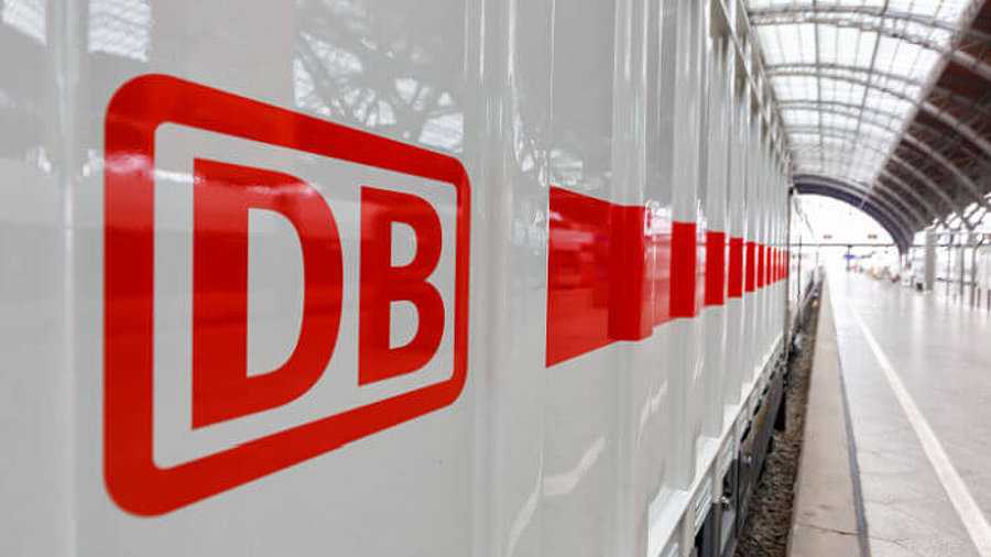 Deutsche Bahn Logo am ICE