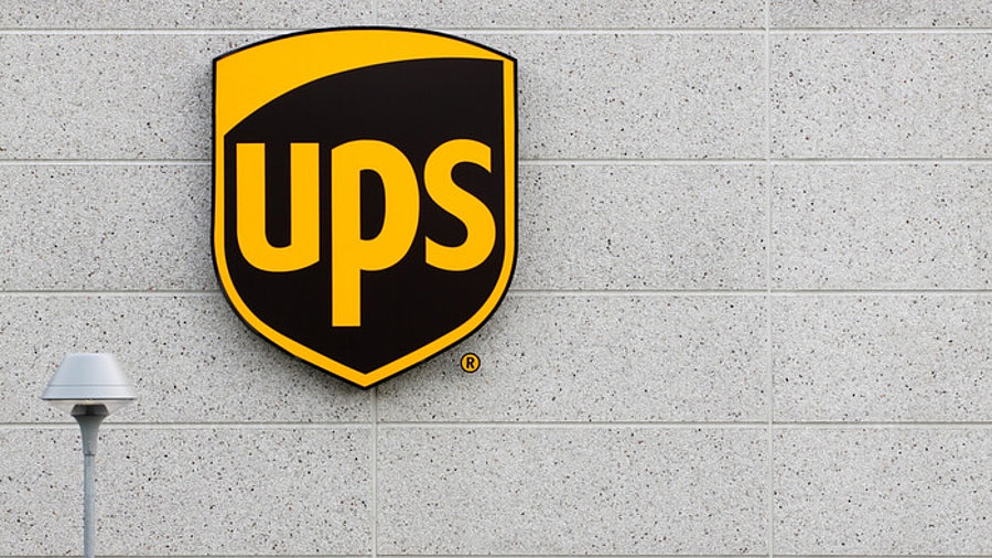 UPS-Logo an Wand