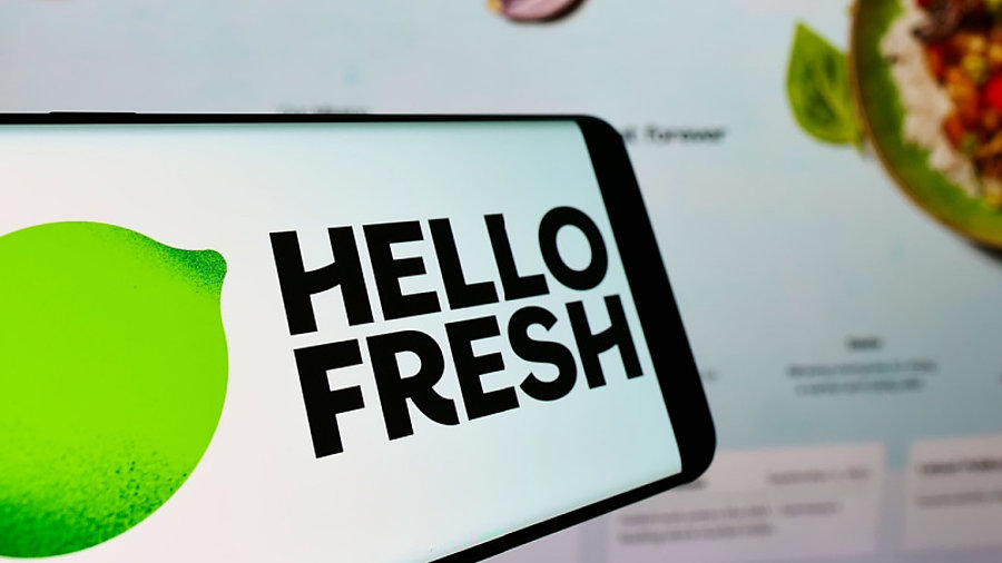 Hello Fresh Logo auf Smartphone und Website im Hintergrund