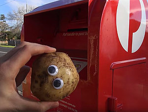 Kartoffel vor Briefkasten