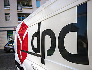 DPD Logo an Lieferfahrzeug