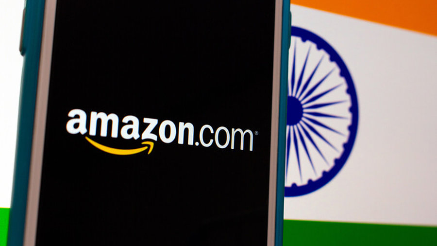 Amazon auf Smartphone mit Indien-Flagge