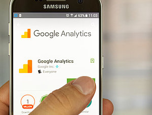 App &bdquo;Google Analytics" auf Smartphone