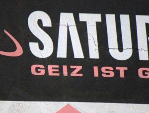 Saturn-Logo an Geb&auml;ude