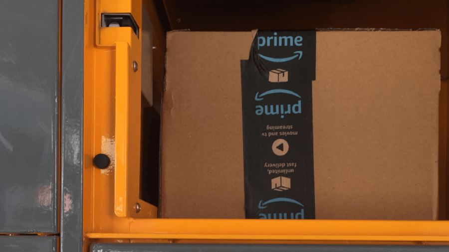 Amazon-Paket in einer Paketstation