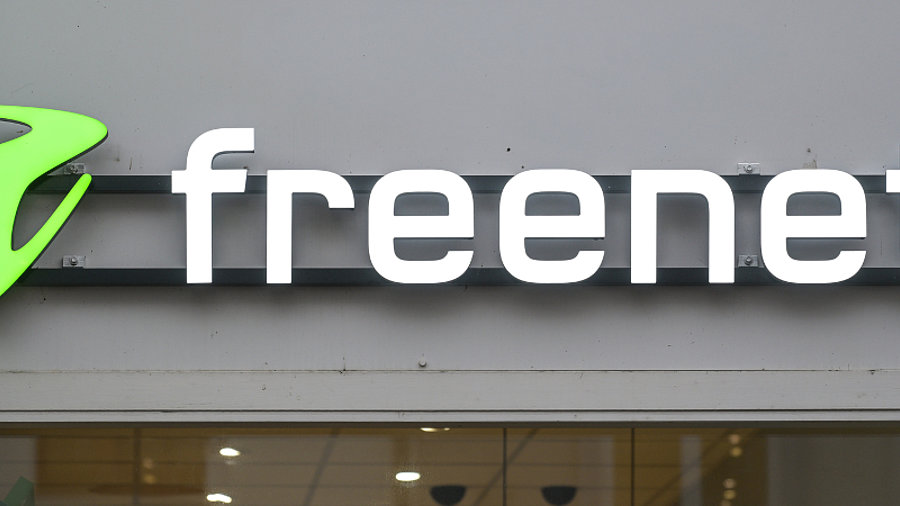 Freenet-Schriftzug vor Gesch&auml;ft