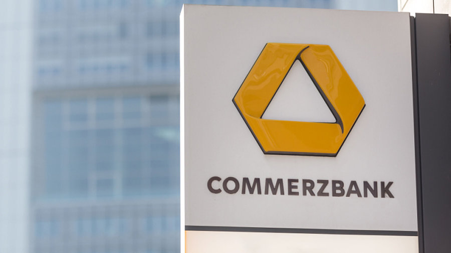 Logo der Commerzbank an Geb&auml;ude