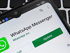 WhatsApp Update-Button auf Smartphone