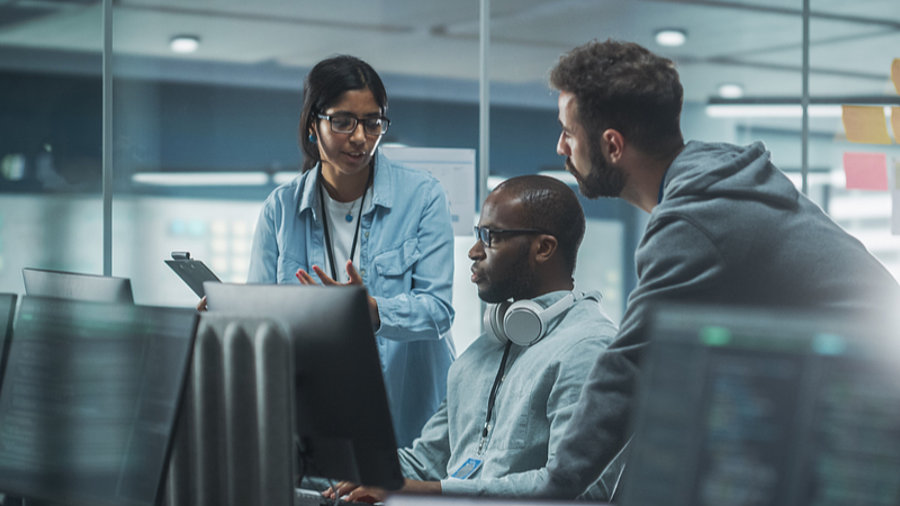 Team aus Fachleuten im B&uuml;ro