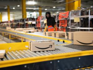 Amazon-Pakete im Logistikzentrum