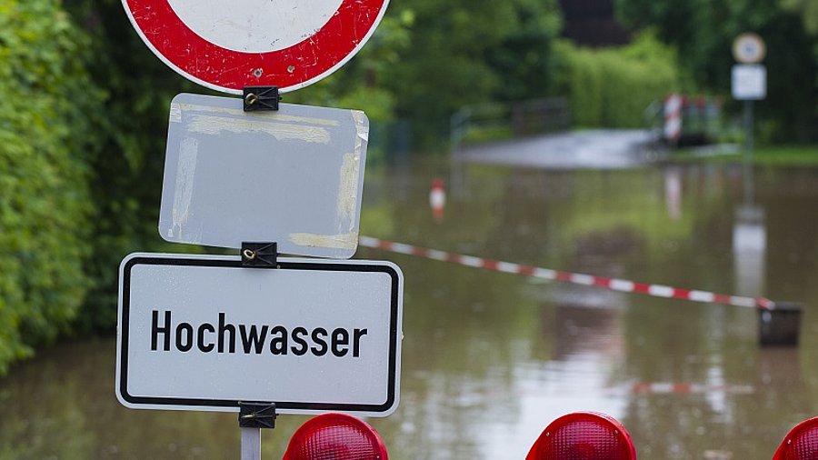 Hochwasser-Warnschild