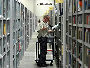 Amazon-Mitarbeiter im Lager