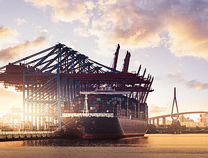 Containerhafen Elbe Hamburg