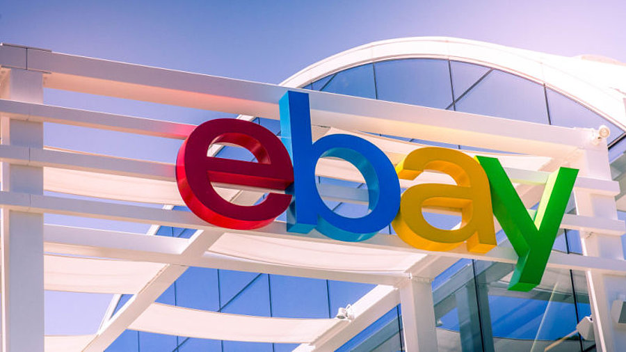 Ebay-Logo an einer Hauswand