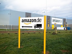 Amazon Logistikzentrum Schild