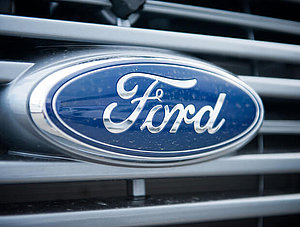 Ford-Logo an Auto