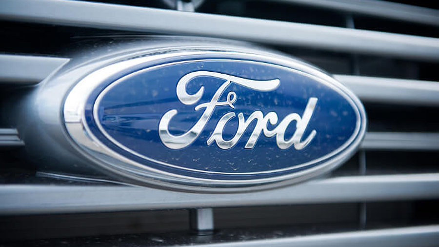 Ford-Logo an Auto