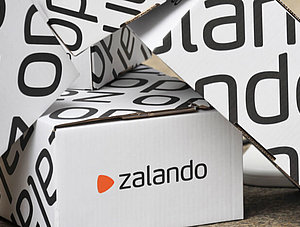 Zalando-Kartons auf einem Stapel