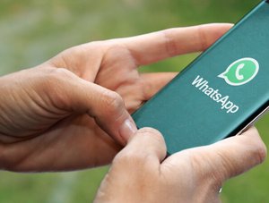 WhatsApp-Logo auf einem Smartphone