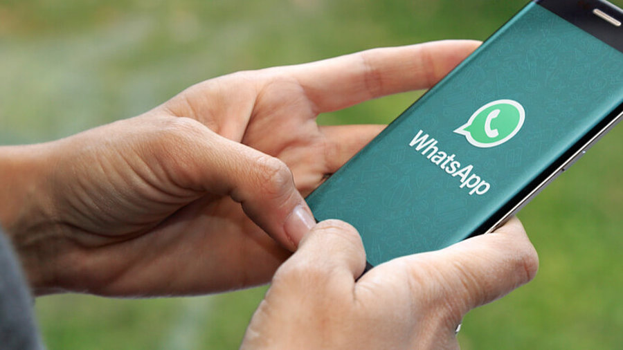 WhatsApp-Logo auf einem Smartphone