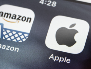 Amazon und Apple Icon auf einem Smartphone