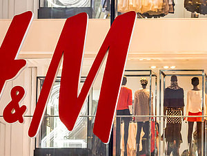 H&amp;M Filiale mit H&amp;M-Schriftzug