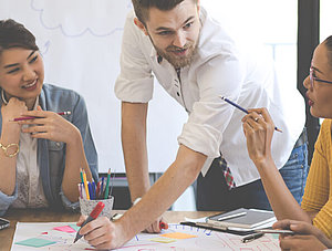 Gruppe Menschen B&uuml;ro Meeting