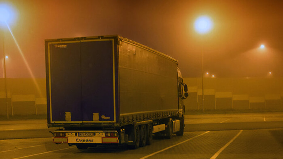 Lkw auf Parkplatz