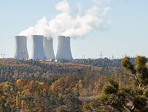 Atomkraftwerk in einem ländlichen Gebiet