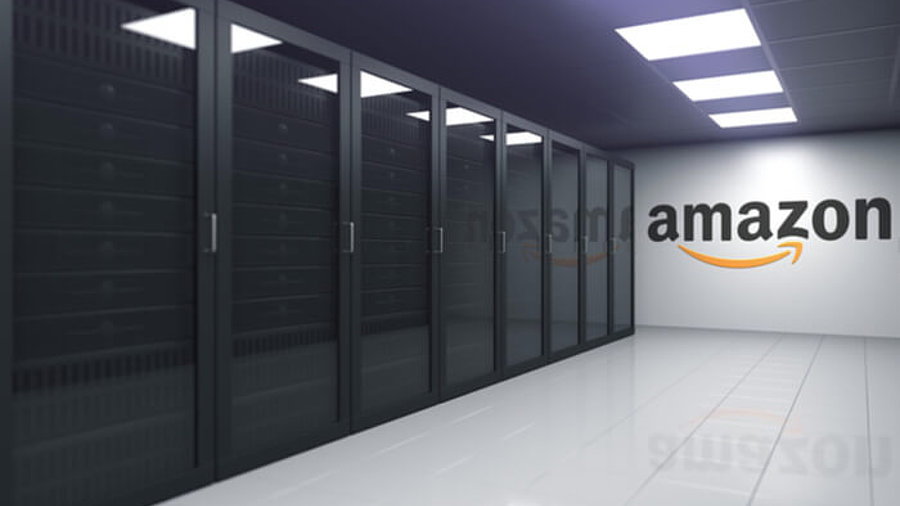 Amazon-Logo vor Servern