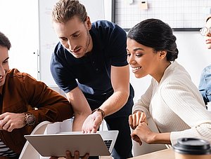 Teamwork-Situation im B&uuml;ro