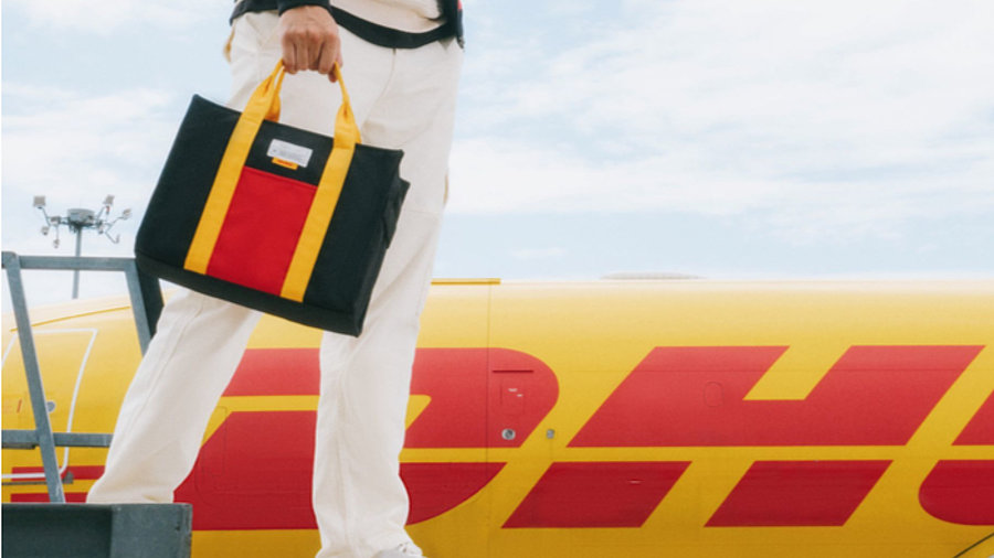 Tasche aus der 2022 Kollektion von DHL x Christy Ng