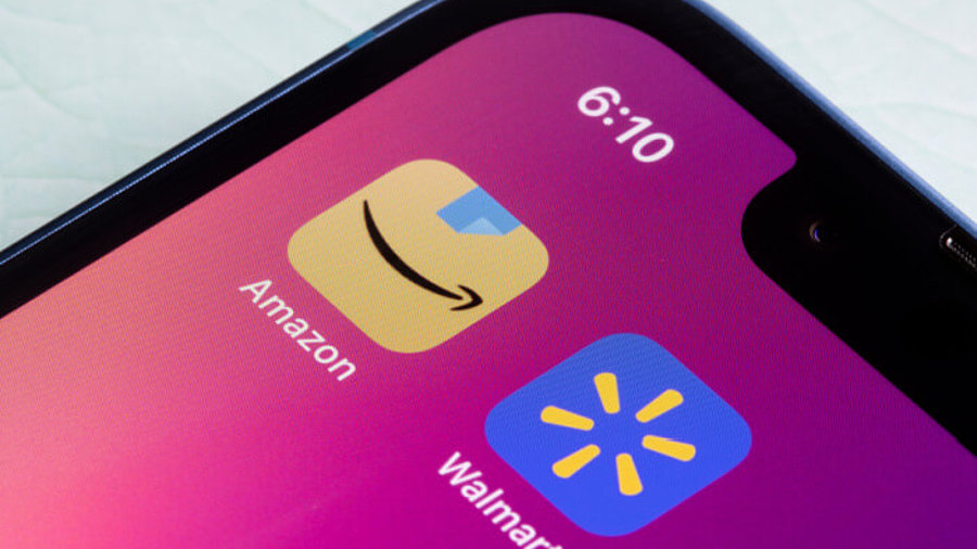 Amazon und Walmart: Zwei Apps nebeneinander auf einem Smartphone