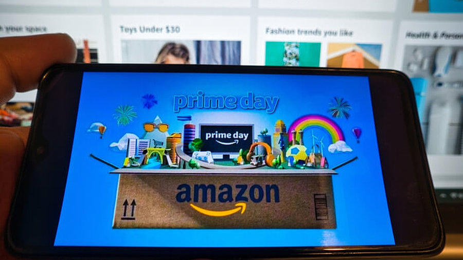 Amazon Prime Day: Logo auf einem Smartphone