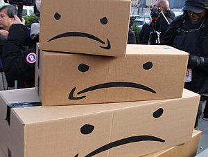 Traurige Amazon-Kartons