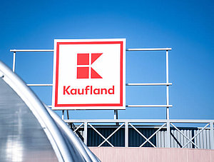 Kaufland Logo an Gebäude