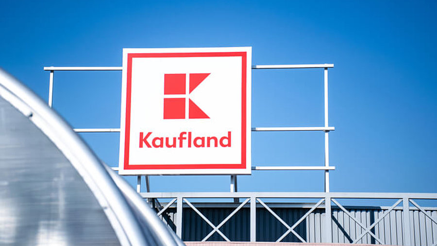 Kaufland Logo an Gebäude