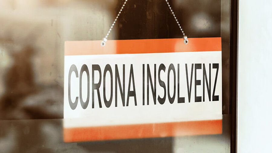 Schild an T&uuml;r mit Corona Insolvenz