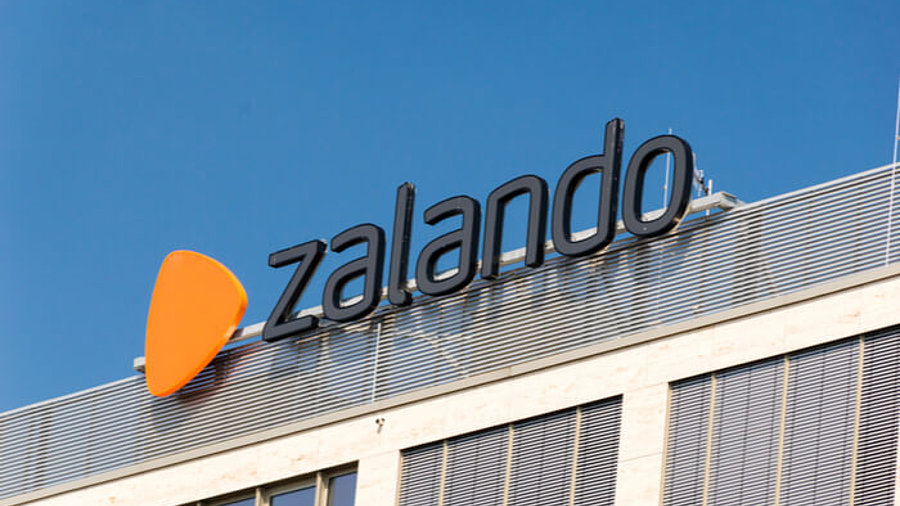 Zalando-Logo auf einem Hausdach