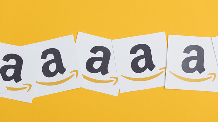 Amazon-Logo auf Papier