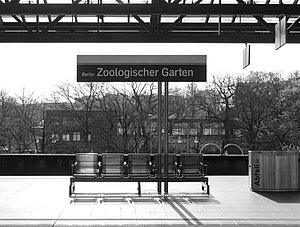 Am Bahngleis Zoologischer Bahnhof Berlin