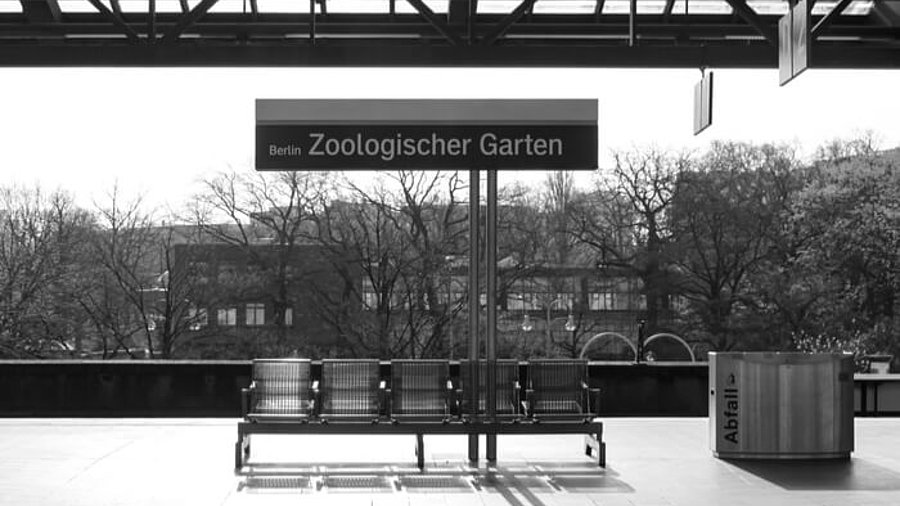 Am Bahngleis Zoologischer Bahnhof Berlin