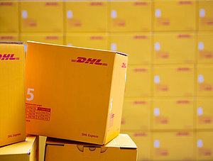 Paketstapel DHL Express