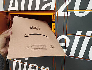 Amazon Locker mit Paket