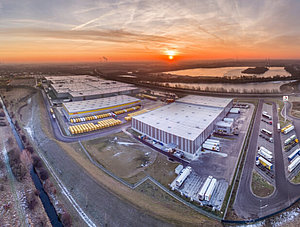 Rheinberg / Deutschland – Amazon und DHL Logistikzentrum 