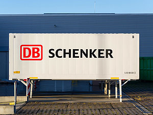 DB Schenker Logo auf Container