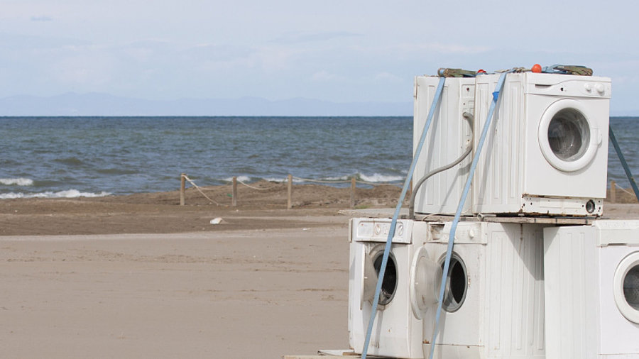 Waschmaschinen am Strand