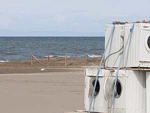 Waschmaschinen am Strand