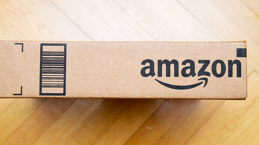 Amazon-Logo auf Paket